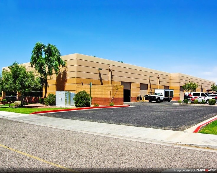More Photos Of 1595 N 113th Ave, Avondale Showroom For Lease