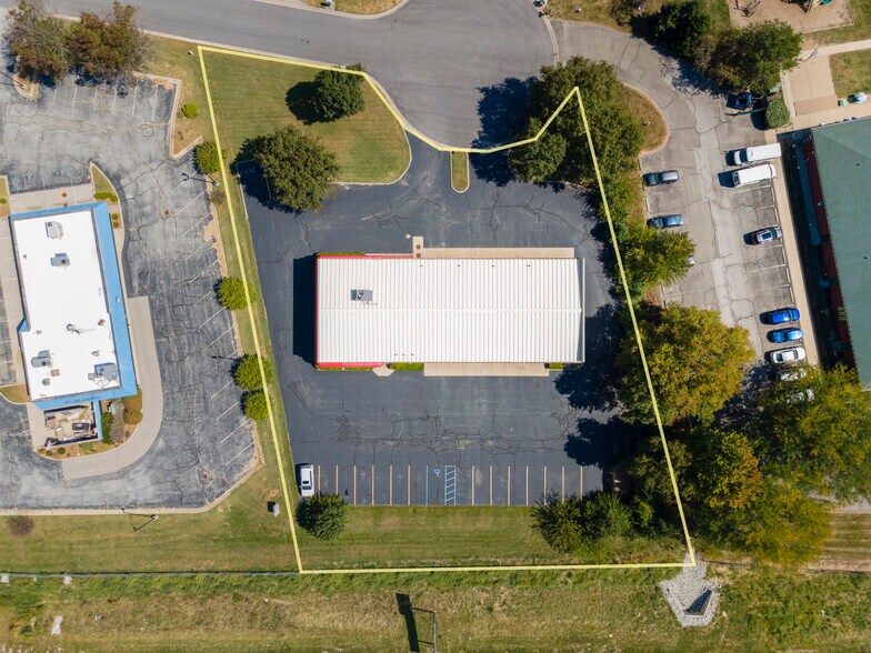 More Photos Of 326 Western Blvd, Greenwood Industrial For Sale