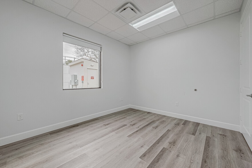 More Photos Of 18707 Mueschke Rd, Cypress Office For Sale