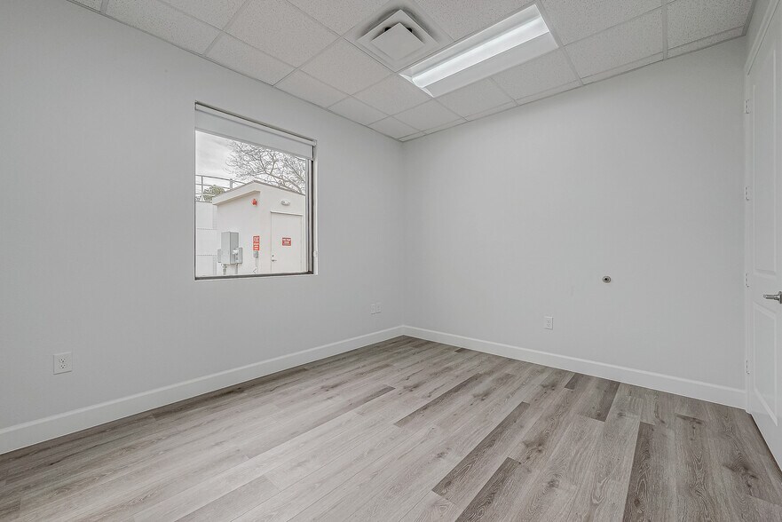 More Photos Of 18707 Mueschke Rd, Cypress Office For Lease