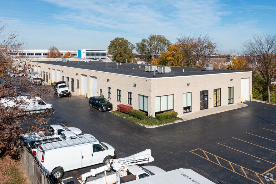 More Photos Of 837 Oakton St, Elk Grove Village Warehouse For Lease