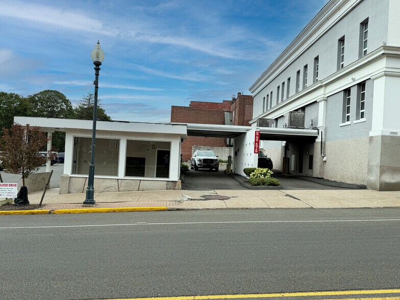 More Photos Of 2-6 N Main St, Wallingford Bank For Lease