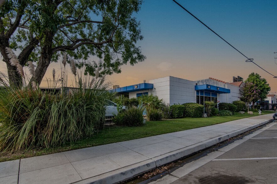 More Photos Of 3031 16th St, Bakersfield Warehouse For Lease