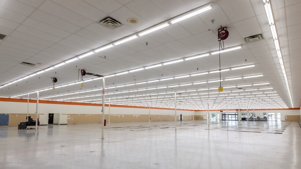 More Photos Of 4600 Hardy St, Hattiesburg Freestanding For Lease