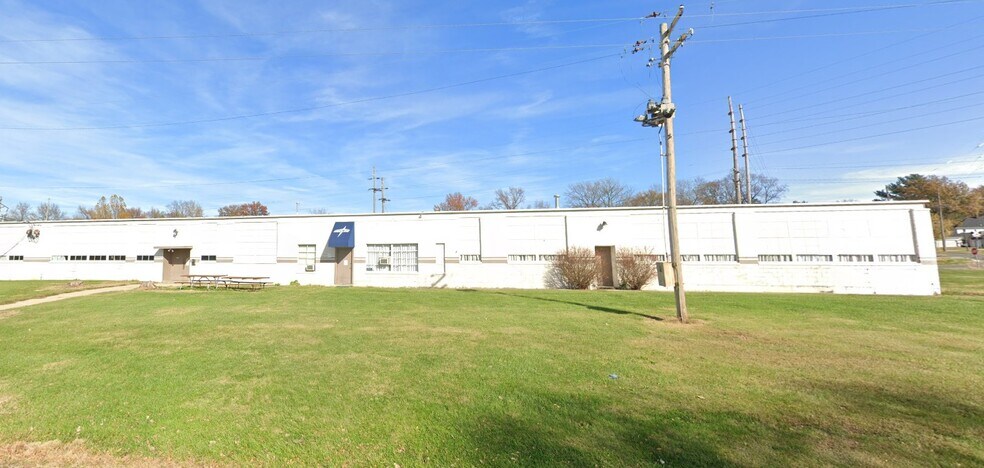 More Photos Of 1015 W Jefferson St, Vandalia Warehouse For Lease