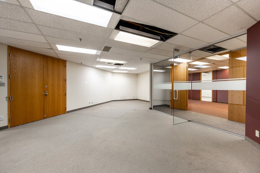 More Photos Of 6363 Rte Transcanadienne, Montréal Medical For Lease