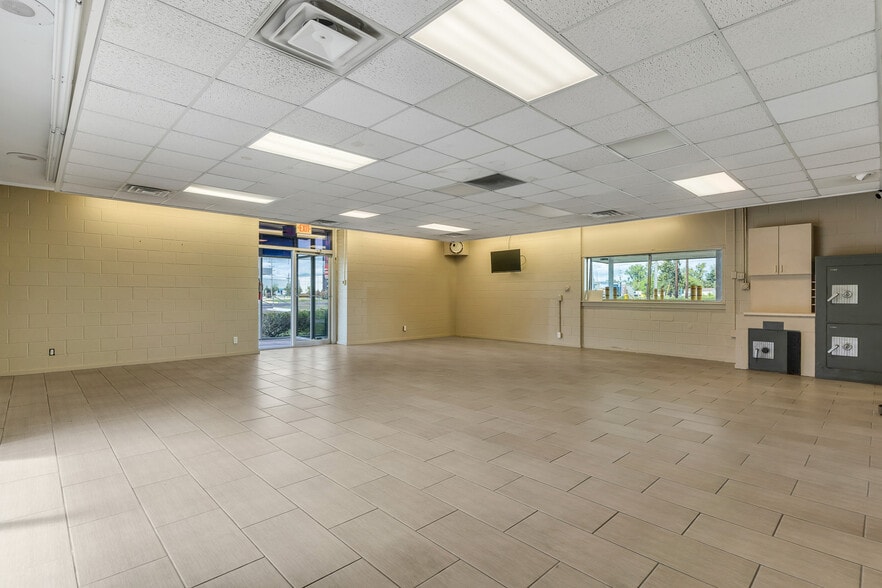 More Photos Of 11293 Torrey Rd, Fenton Storefront Retail Office For Sale