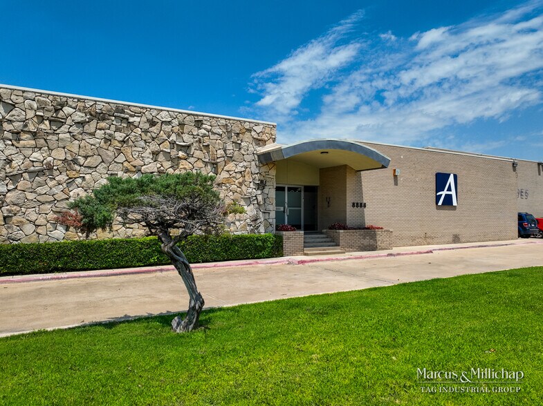 More Photos Of 8888 Governors Row, Dallas Warehouse For Sale