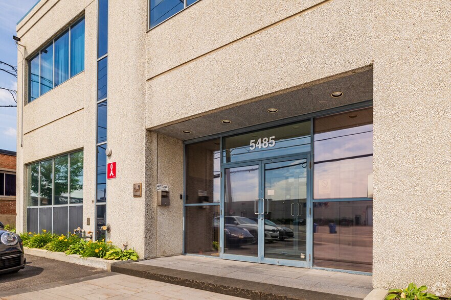 More Photos Of 5485 Rue Paré, Mt Royal Loft Creative Space For Lease