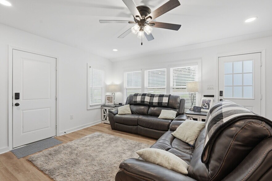 More Photos Of 12836 Cumming Hwy, Canton Flex For Sale