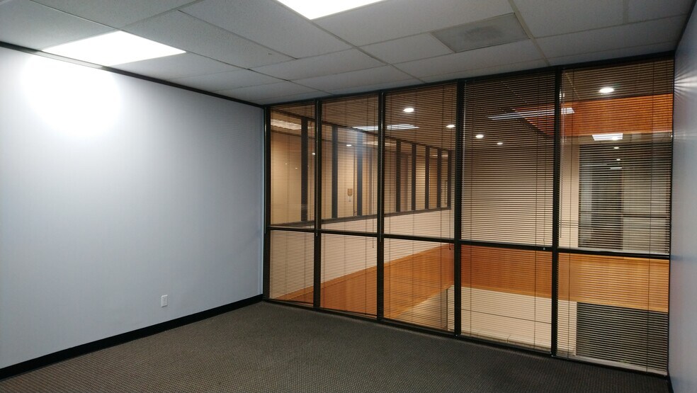 More Photos Of 10998 Wilcrest Dr, Houston Office For Lease