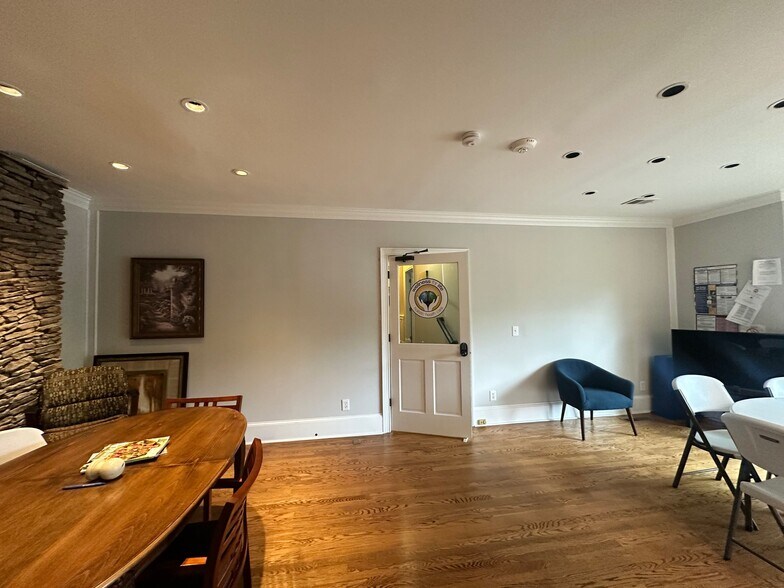 More Photos Of 5920 Odell St, Cumming Office For Sale