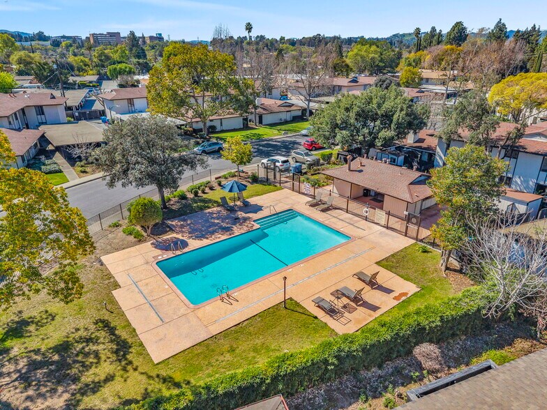 More Photos Of 1942 Desert Cir, Walnut Creek Apartments For Sale