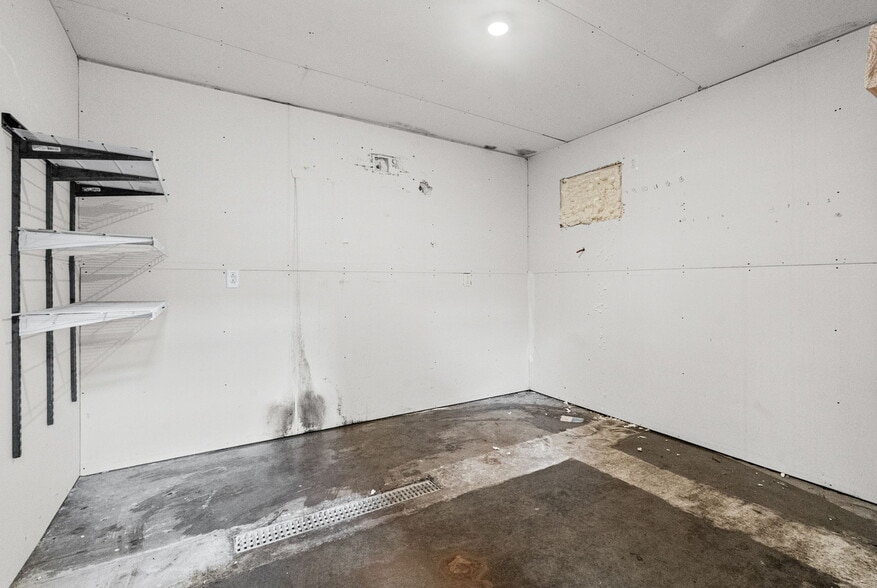 More Photos Of 1761 Jardco Dr, Clarksville Warehouse For Lease