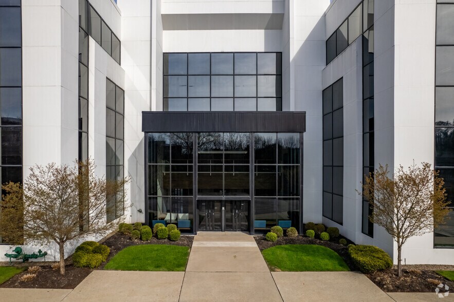 More Photos Of 1 Penn Center Blvd, Pittsburgh Unknown For Lease
