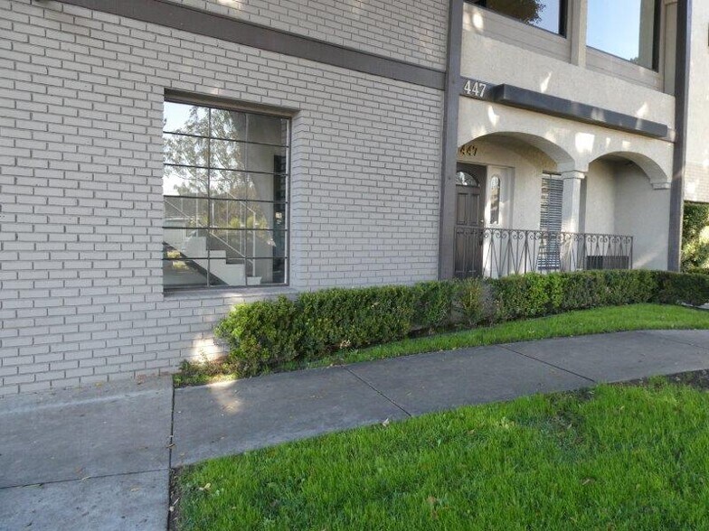 More Photos Of 447 W Burchett St, Glendale Office For Sale