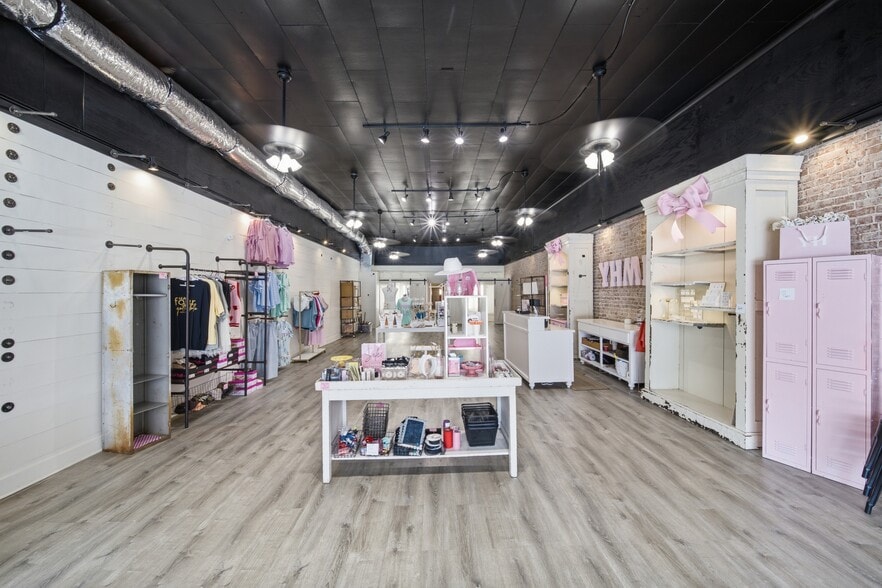 More Photos Of 122 N Main St, Sand Springs Storefront For Sale