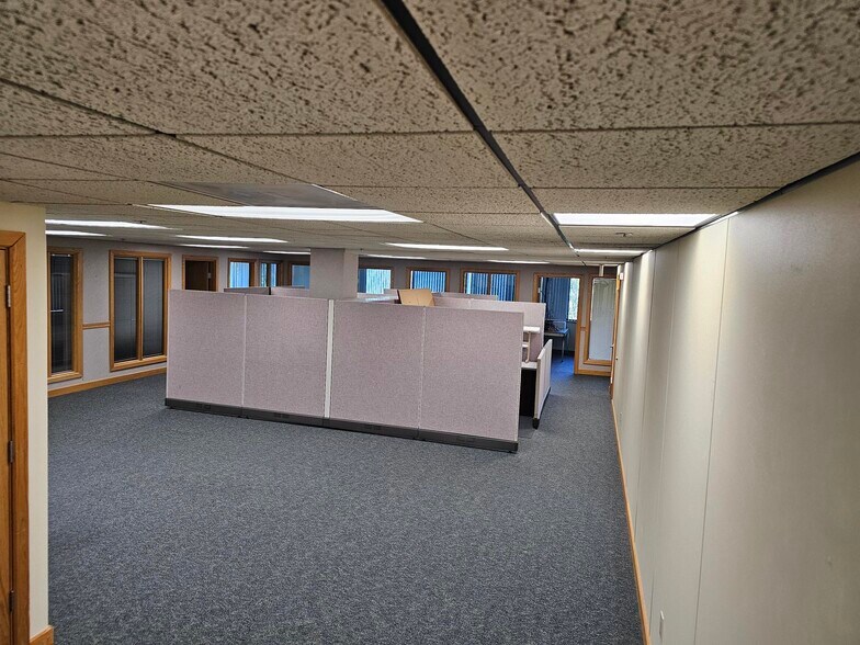 More Photos Of 30 Massachusetts Ave, North Andover Office For Lease