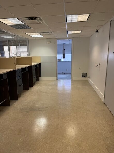More Photos Of 2434 Hollywood Blvd, Hollywood Office For Sale