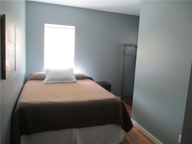 More Photos Of 19 Jay St, Rochester Freestanding For Sale