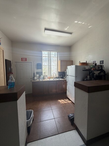 More Photos Of 1036 E Compton Blvd, Compton Storefront Retail Office For Lease