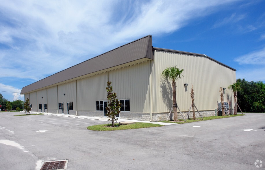 Primary Photo Of 9599 Gator Dr, Sebastian Warehouse For Lease