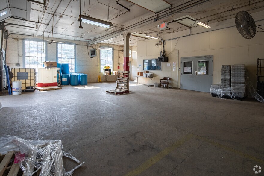 More Photos Of 2001 N Chamberlain Ave, Chattanooga Light Manufacturing For Sale