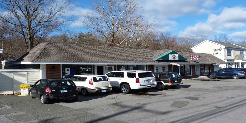More Photos Of 17 Danbury Rd, Wilton Freestanding For Lease