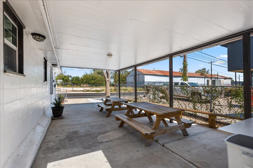 More Photos Of 2607 E 5th St, Austin Religious Facility For Sale