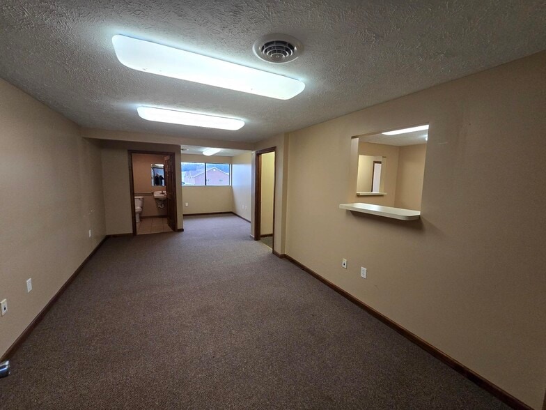 More Photos Of 4501 W Deyoung St, Marion Medical For Lease