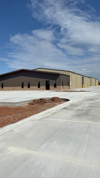 Primary Photo Of 1500 N Lincoln Blvd, Edmond Unknown For Lease