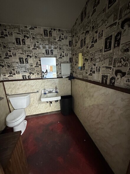 More Photos Of 1875 The Mall, Seaside Service For Lease