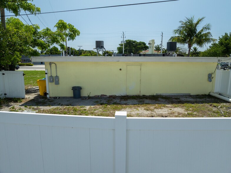More Photos Of 805 N Federal Hwy, Boynton Beach Freestanding For Sale