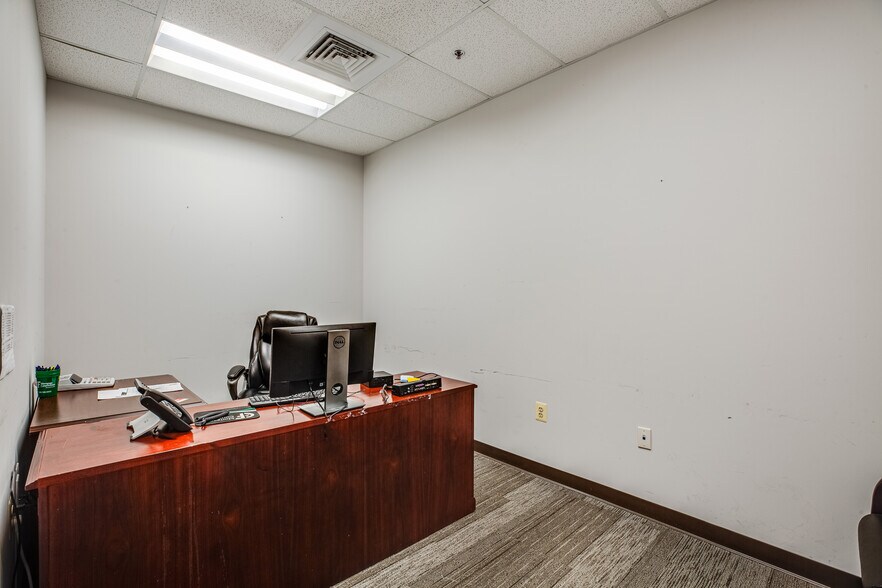 More Photos Of 2050 Gordon W Shelton Blvd, Fredericksburg Office For Lease
