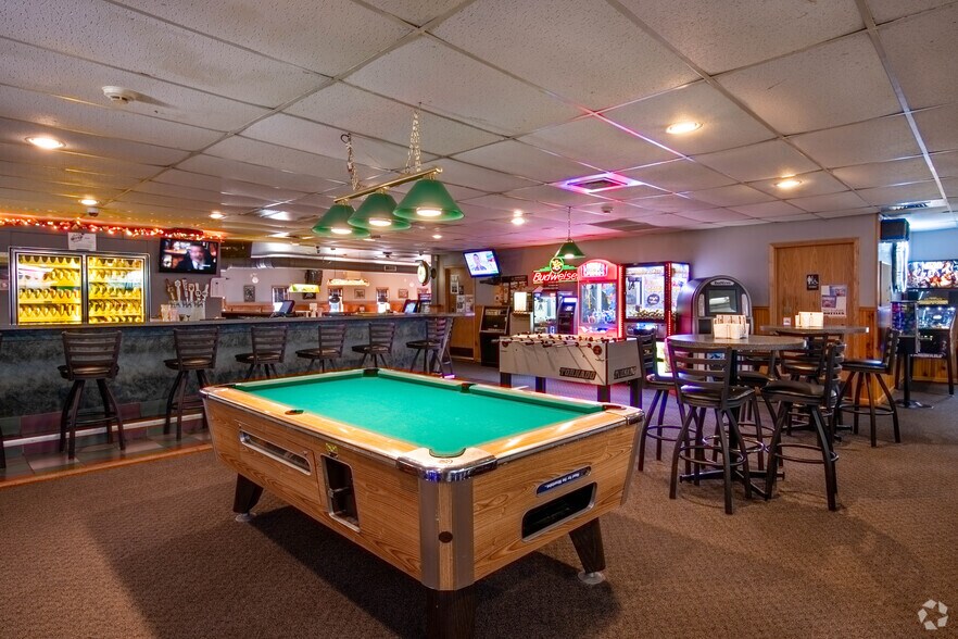 More Photos Of 810 Bowling Ln, Waupaca Bowling Alley For Sale
