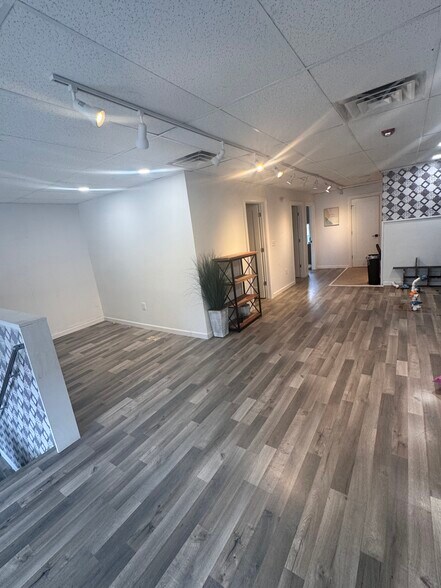 More Photos Of 175 Haven St, Reading Office For Lease