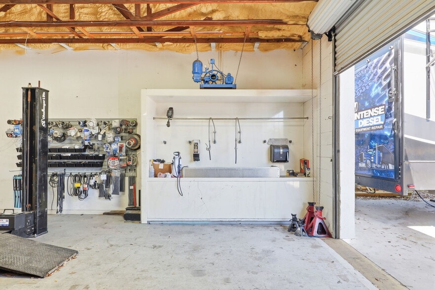 More Photos Of 645 Old Dixie Hwy, Sebastian Warehouse For Sale