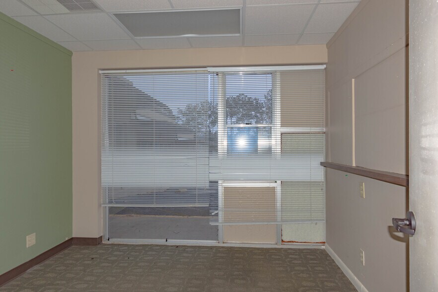 More Photos Of 1401 Applewood Dr, Dalton Medical For Lease