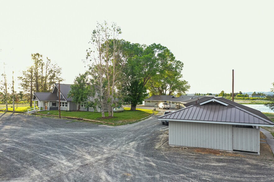 More Photos Of 87275 County Hwy 9-28, Christmas Valley Hotel For Sale