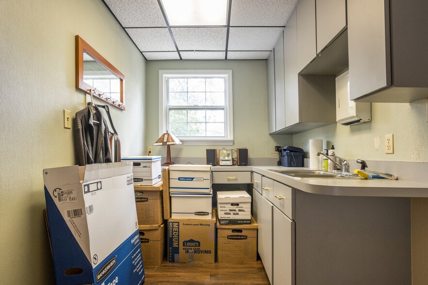 More Photos Of 1013 SW 2nd Ave, Gainesville Office For Sale