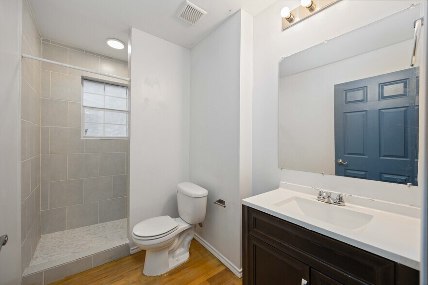 More Photos Of 2602 Isabella St, Houston Apartments For Sale