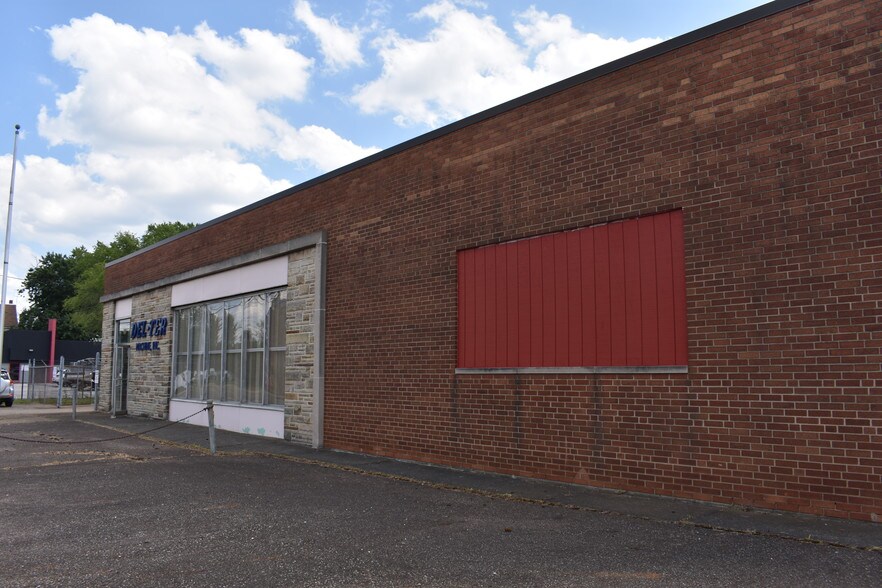 More Photos Of 1038 Triplett Blvd, Akron Manufacturing For Sale