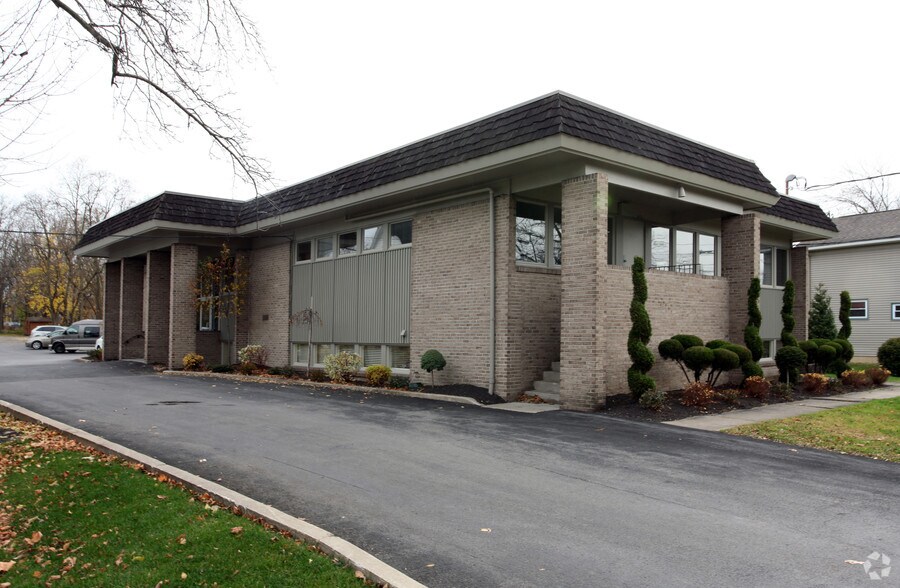 More Photos Of 2717 Genesee St, Utica Medical For Sale