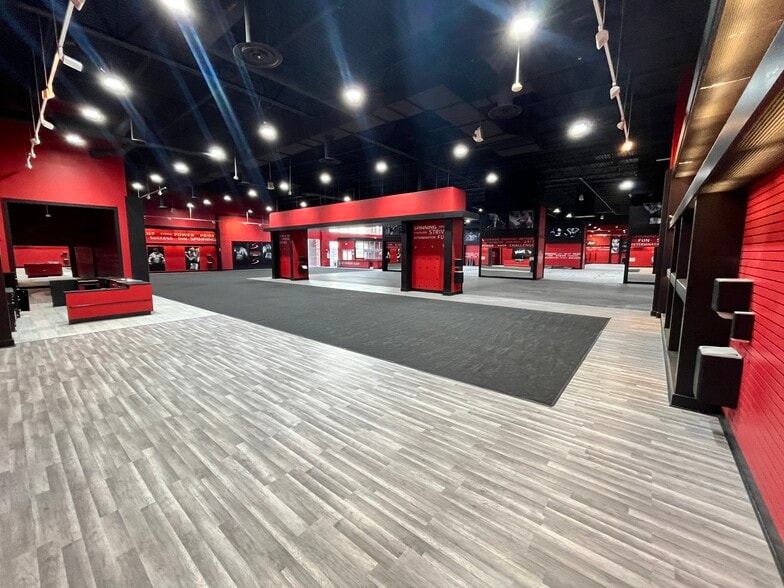 More Photos Of 731-871 Erica Ln, Yorkville Freestanding For Lease