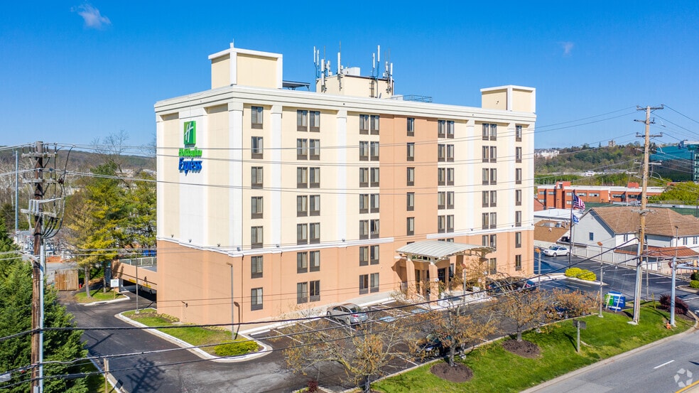 Primary Photo Of 11200 York Rd, Hunt Valley Hotel For Sale