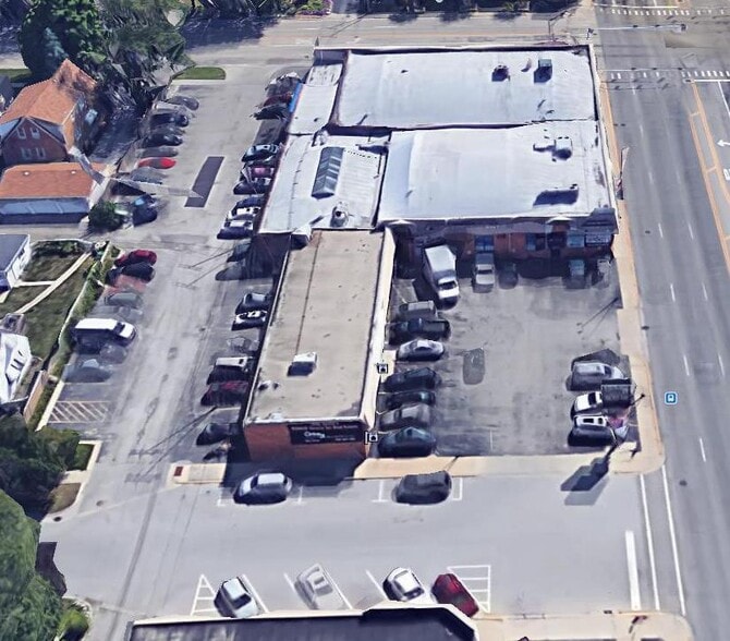 More Photos Of 5600-5620 W 95th St, Oak Lawn General Retail For Sale