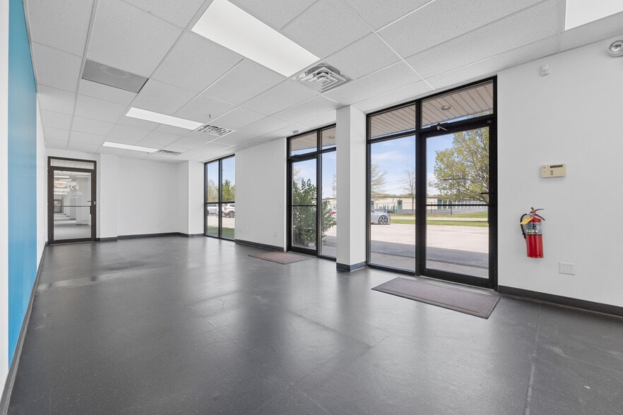 More Photos Of 2000 James St, Coralville Service For Lease