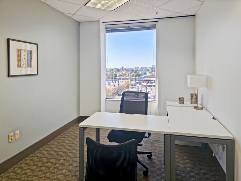 More Photos Of 2000 E Lamar Blvd, Arlington Coworking Space