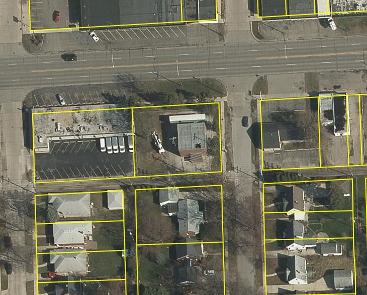 More Photos Of 26045-26095 W 6 Mile Rd, Redford Medical For Lease