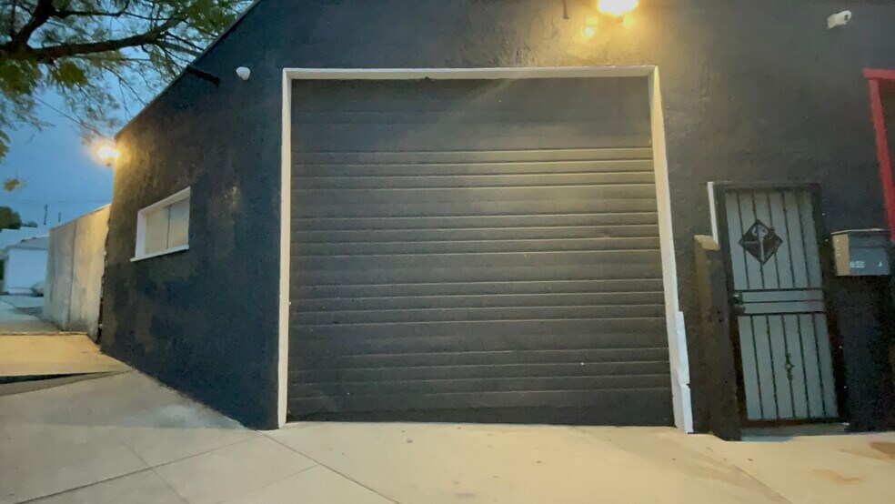 More Photos Of 7643 Foothill Blvd, Tujunga General Retail For Lease